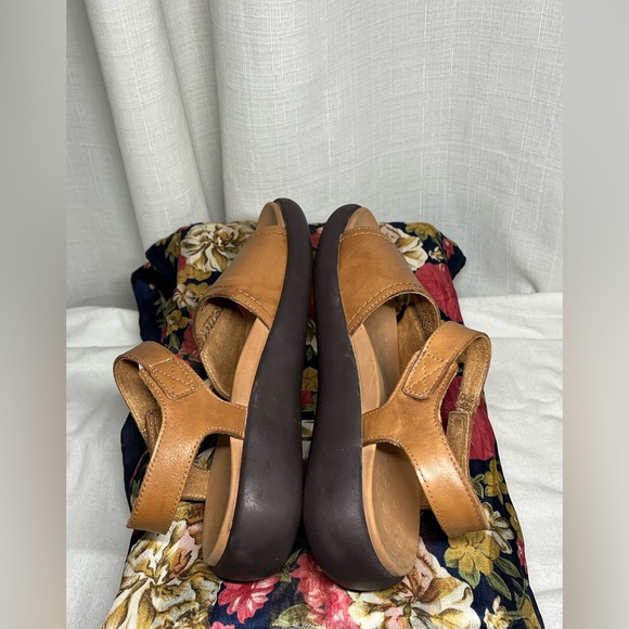 Vionic awaken RX tan NWOB - 6 - Picture 13 of 13